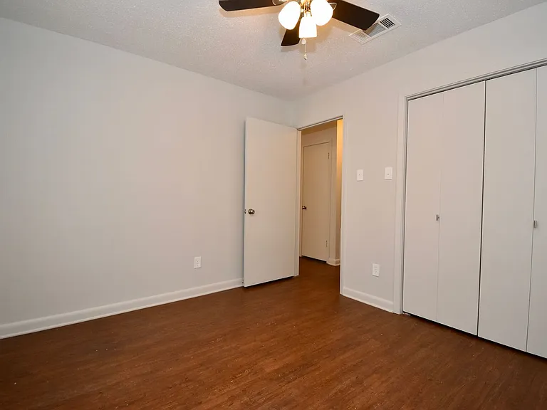 622 Center St — Photo 9