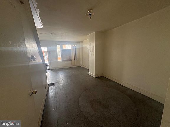 3rd image of 1449 S Etting St