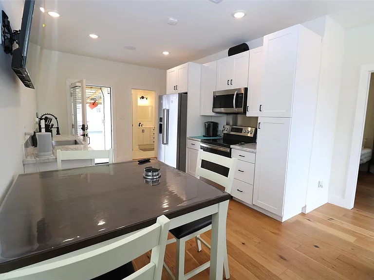 5506 Avenue Q 1/2 — Photo 7