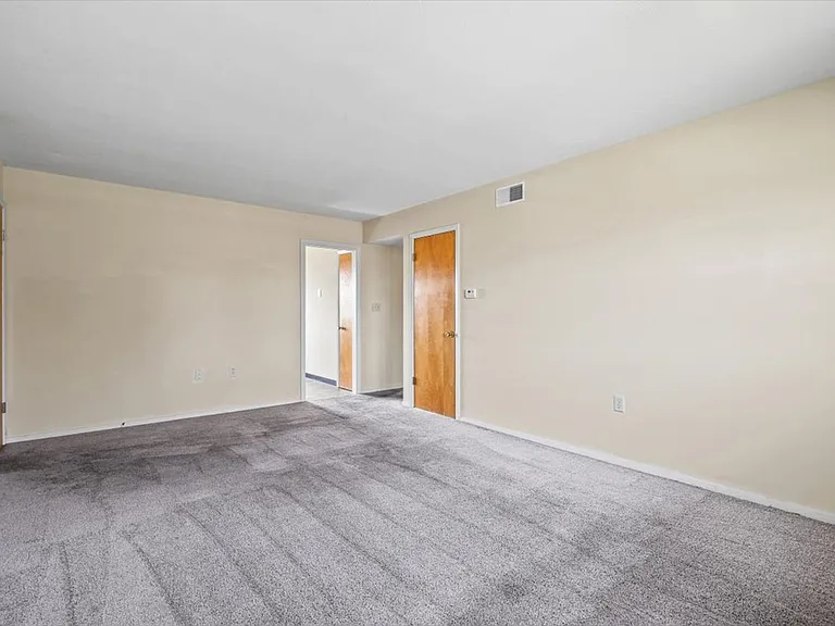 309-311 Robinhood Ln — Photo 20