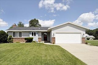 2nd image of 2345 Cedarcrest Dr NE