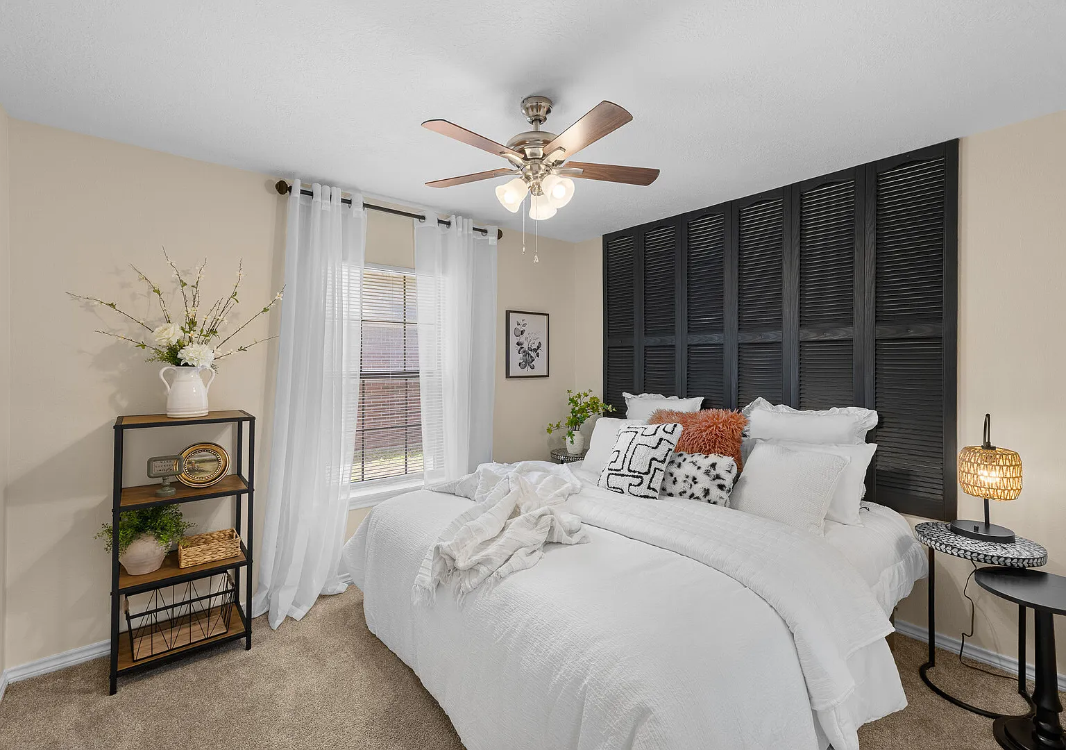 Wolf Pen Creek Retreat #B, 3BD 2BA, Workspace — Photo 2