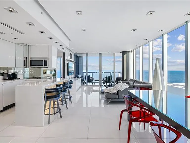 6899 Collins Avenue Cu #2208 — Photo 9