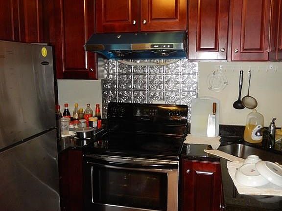 5th image of 230 Willard St Unit 105