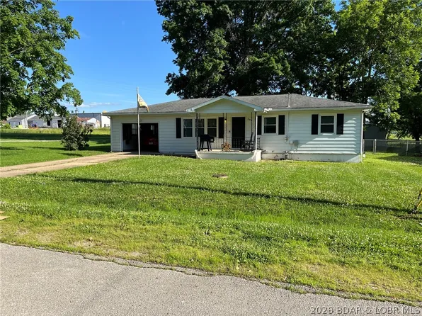 300 W Clark St, Versailles, MO 65084