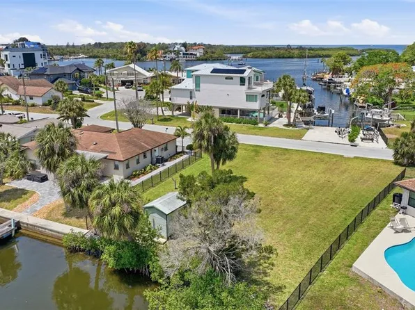 8126 Brighton Dr, Port Richey, FL 34668