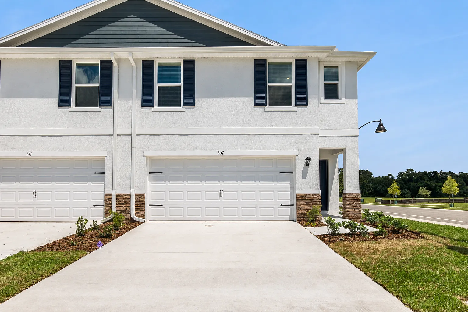 4 bed, 2.5 bath, 1758 sqft, $2,400 — Photo 1