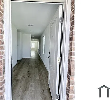 4 bed, 1656 sqft, $2,500 — Photo 2