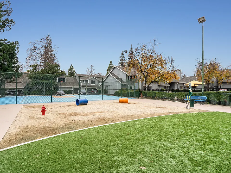 Woodstream Townhomes