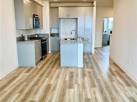 2nd image of 338 Lockhart Way