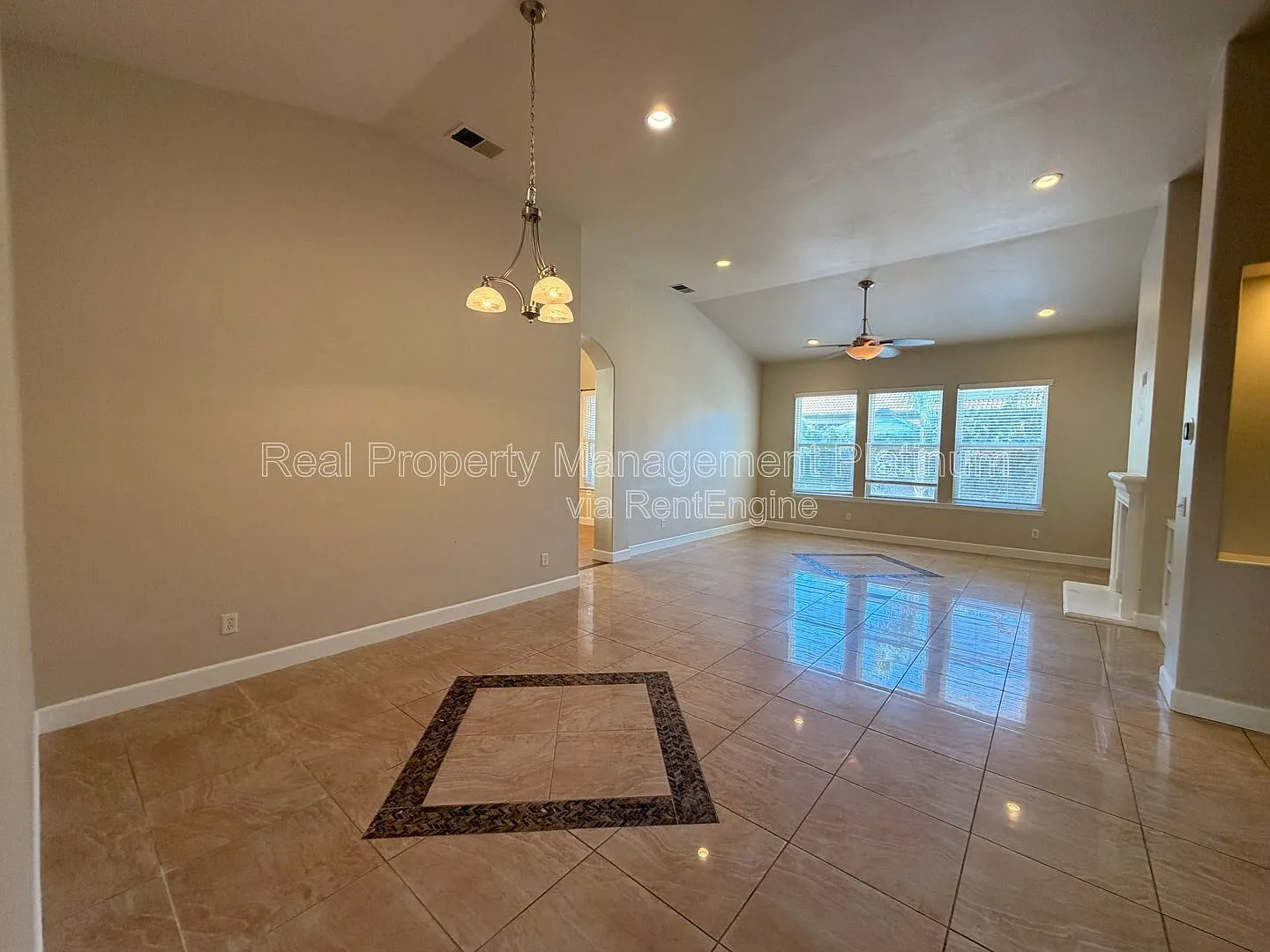 4 bed, 2.5 bath, 2692 sqft, $2,750 — Photo 3