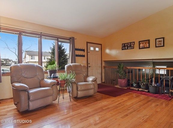 2nd image of 7583 Kingsbury Dr