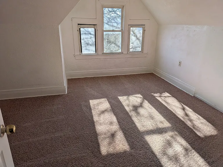 749 Florence Ave — Photo 5