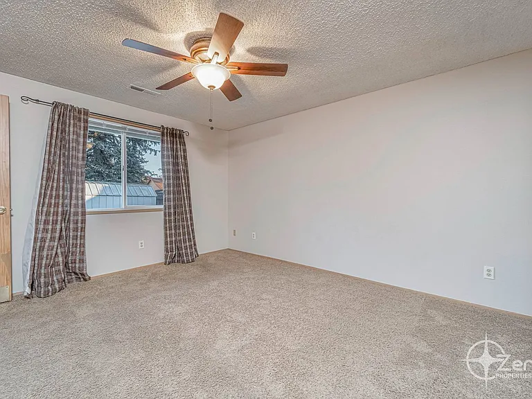 1401 SE Park Crest Ave — Photo 20