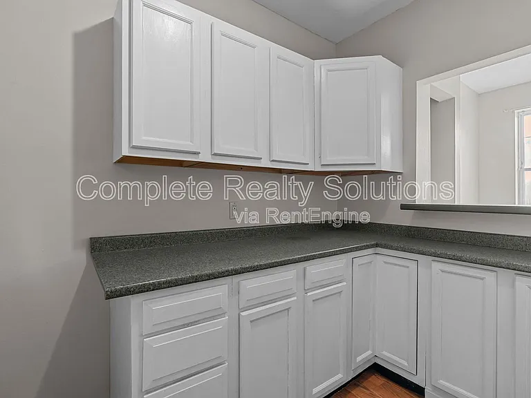 3021 Iowa Ave #1F — Photo 10