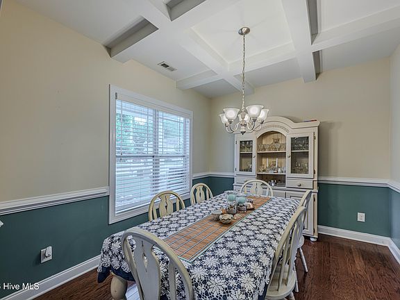 5th image of 713 Oleander Street