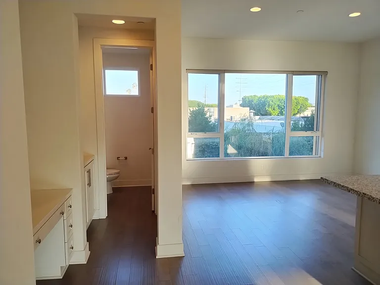 135 W Live Oak Ave #E — Photo 3