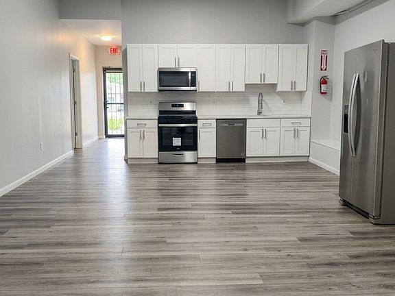 2nd image of 2725 W 3rd St #1F