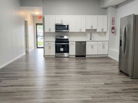2725 W 3rd St, Chester, PA