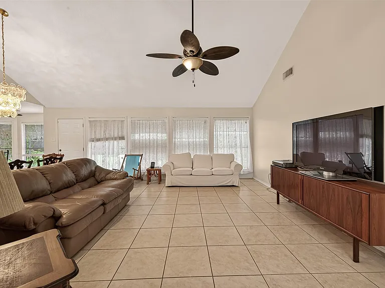 8203 Paddington Place Dr — Photo 6