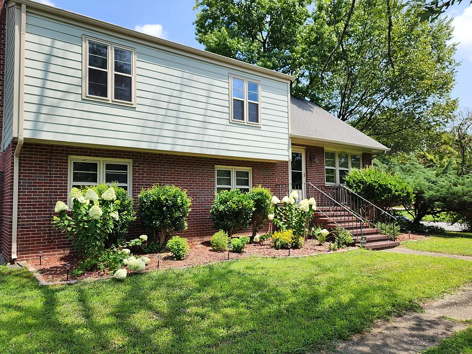 8400 Zell Ln