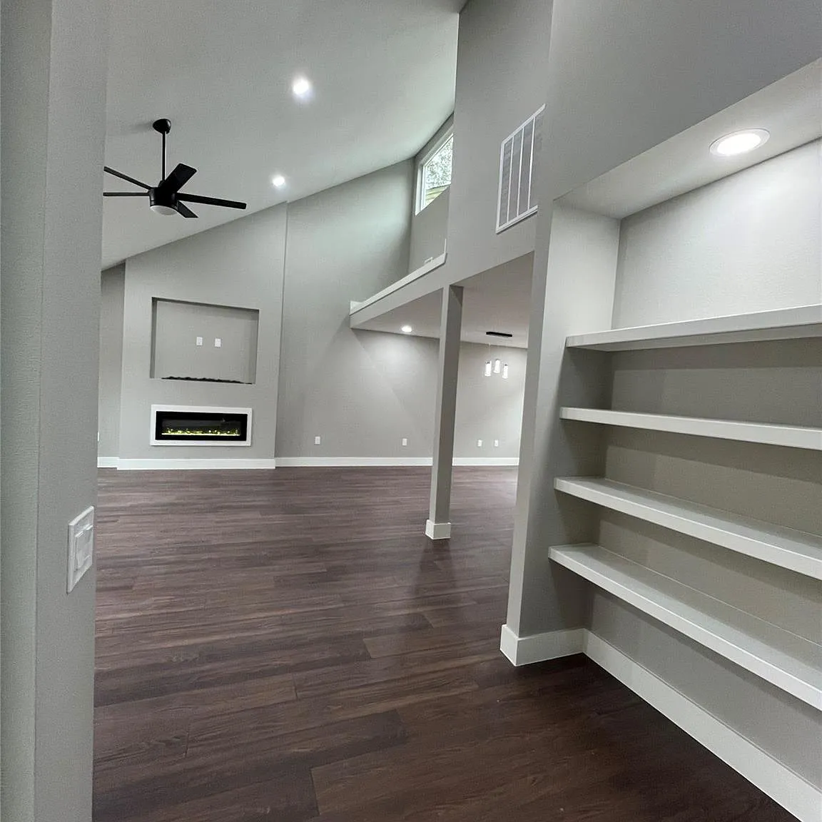 3 bed, 2.5 bath, 2326 sqft, $2,300 — Photo 3