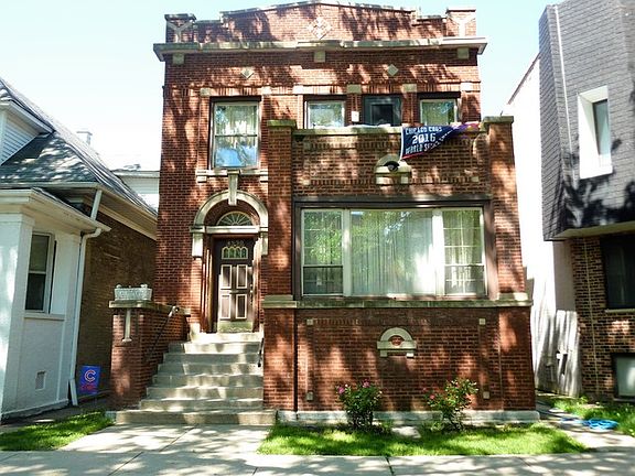 3rd image of 4530 N Artesian Ave