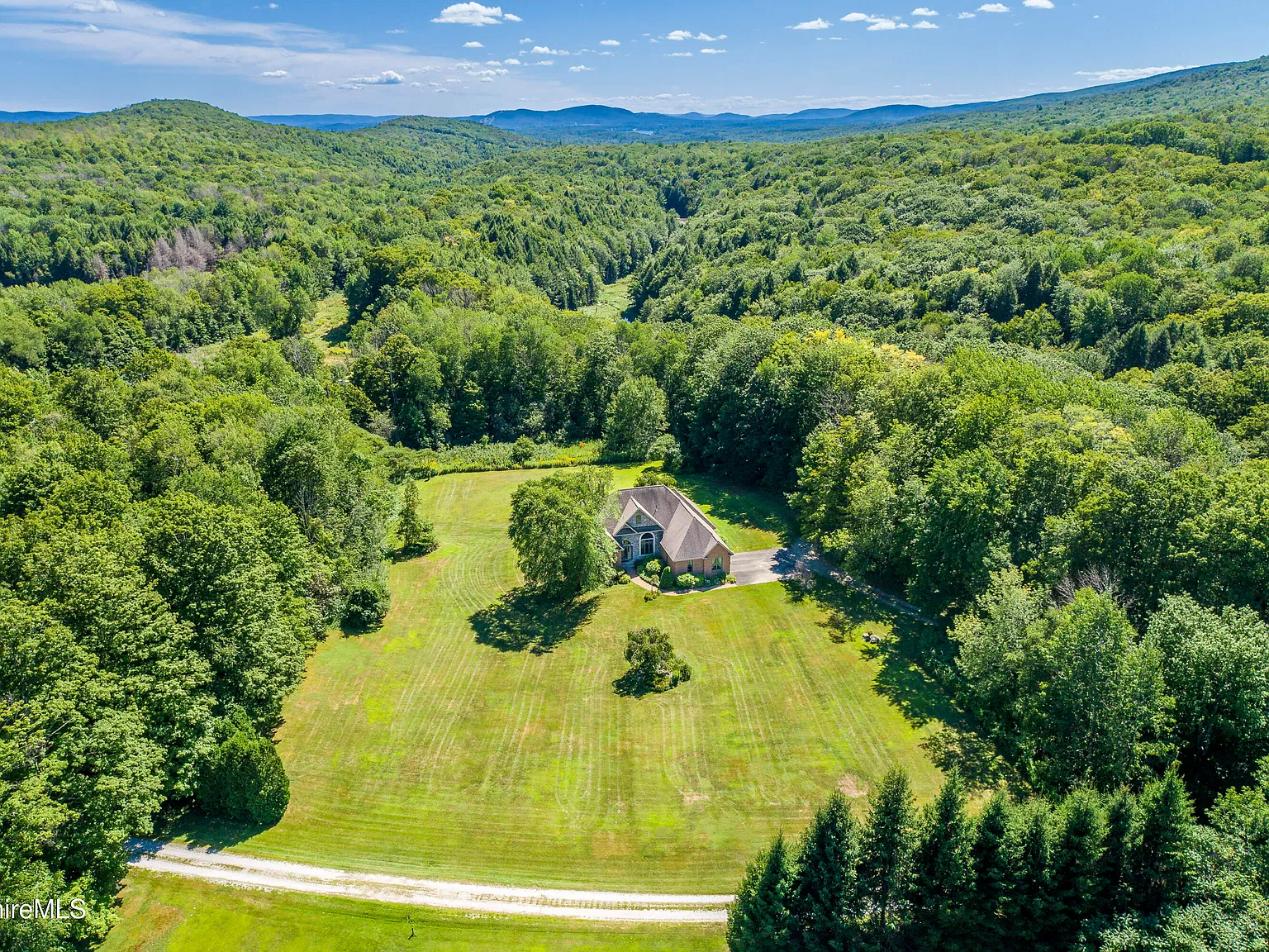3 bed, 2.5 bath, $5,000 — Photo 4