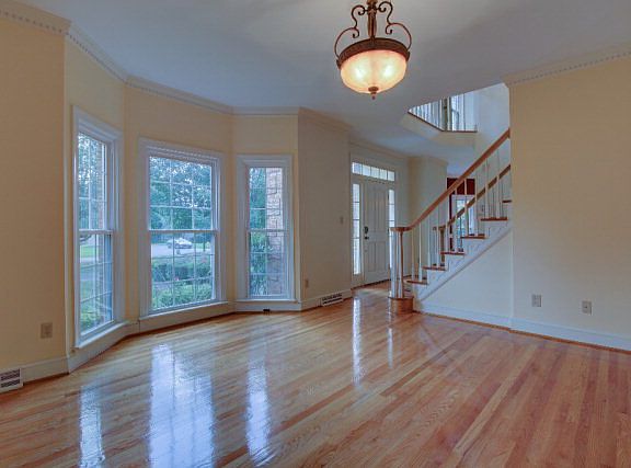 4th image of 235 Burch Dr