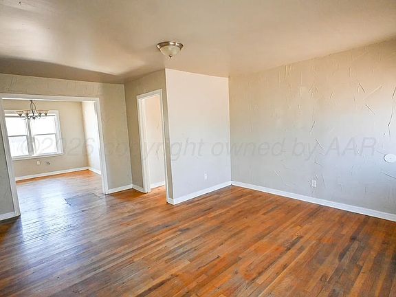 4th image of 1501 S Avondale St