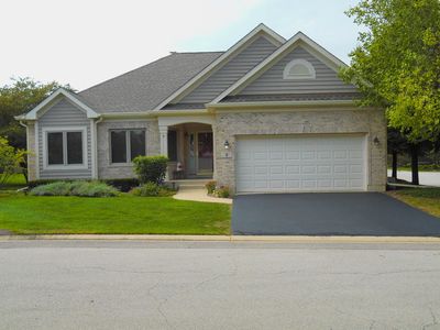 2 Biltmore Ct, Lake In The Hills, IL, 60156