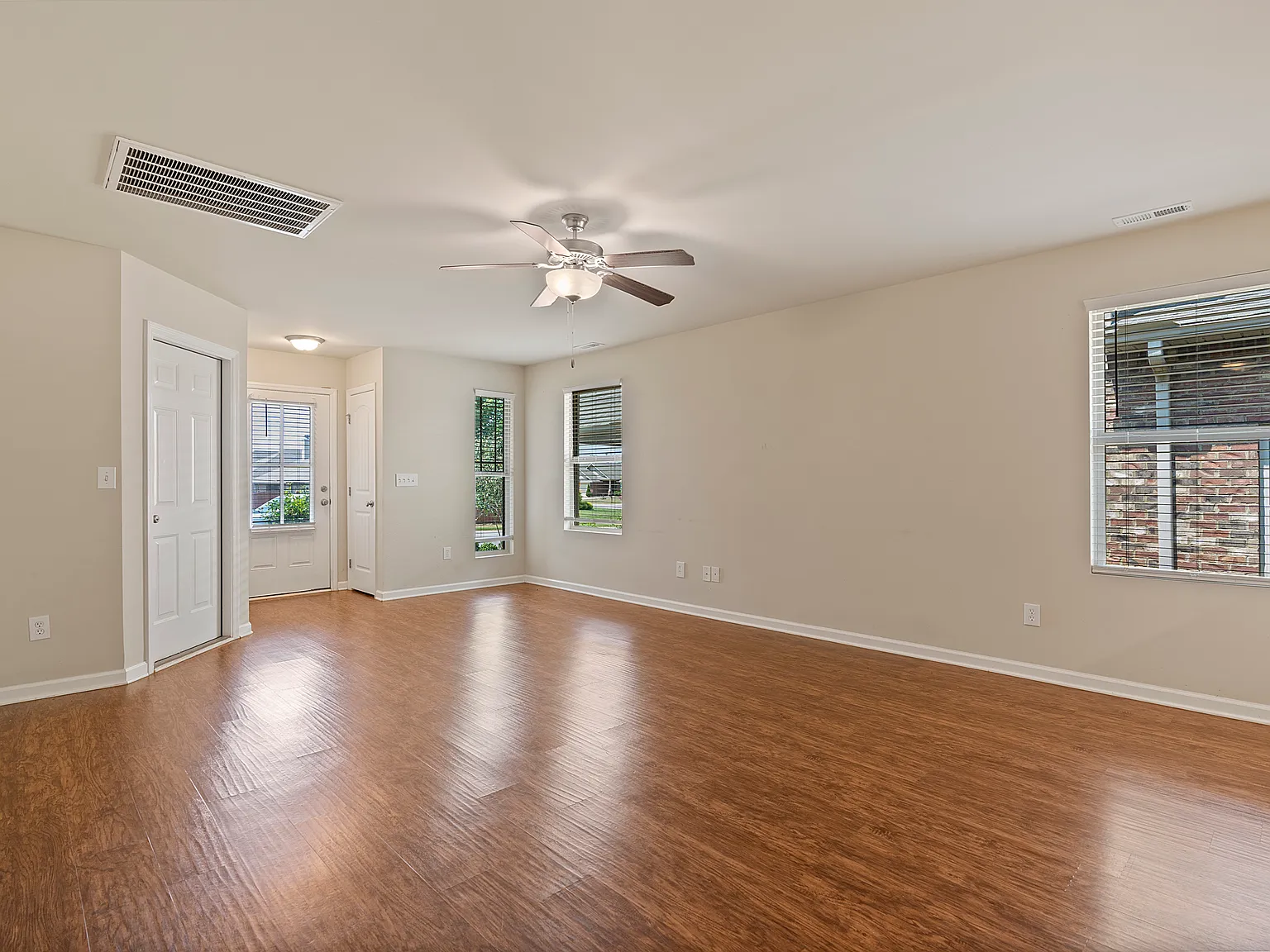 3 bed, 1496 sqft, $1,650 — Photo 2