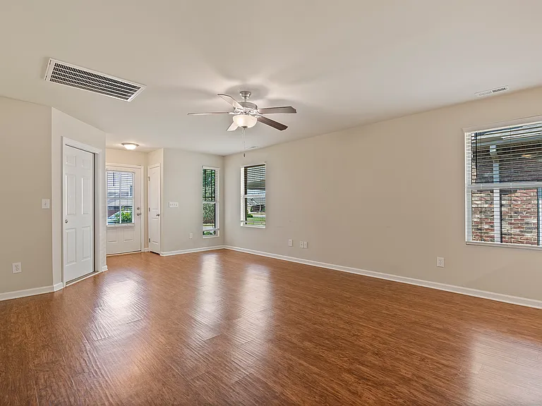 146 Tybee Dr — Photo 2