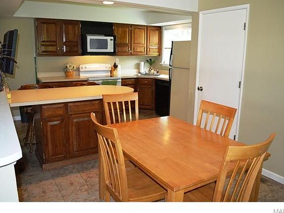 3rd image of 5102 Ville Maria Ln