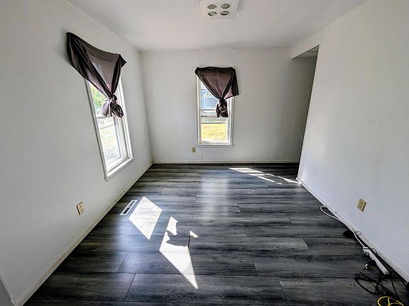 5th image of 284 3rd Ave S