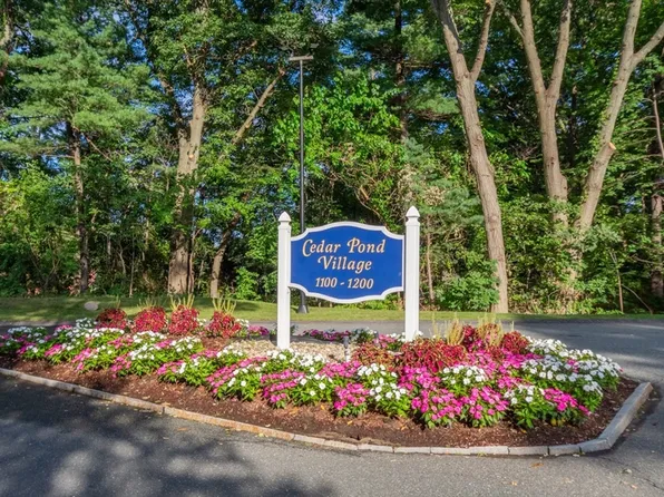 1200 Salem St APT 177, Lynnfield, MA 01940