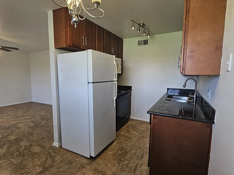7001 E Wilshire Dr #1