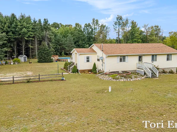 5900 W Stanton Rd, Stanton, MI 48888