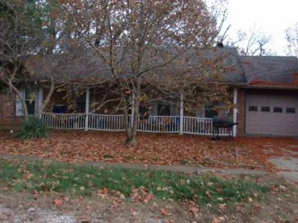 1020 Hillcrest Dr, Radcliff, KY 40160