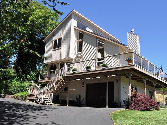 3rd image of 1349 NE Lake Dr