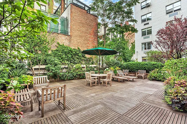 Sold by Sotheby's International Realty | media 11