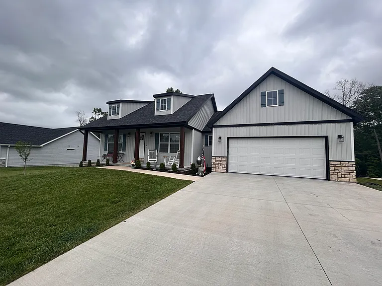 112 Alice Dr — Photo 1