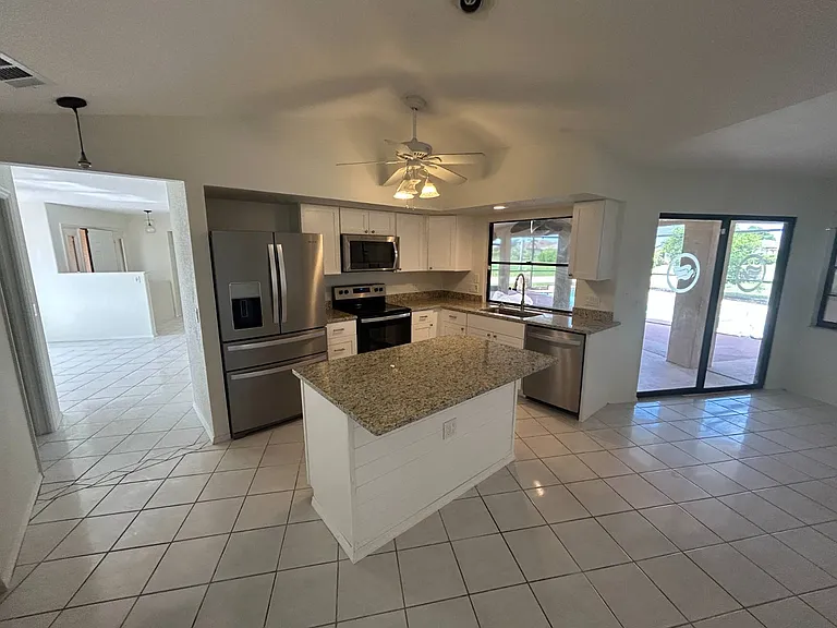 2093 Rio De Janeiro Ave — Photo 4