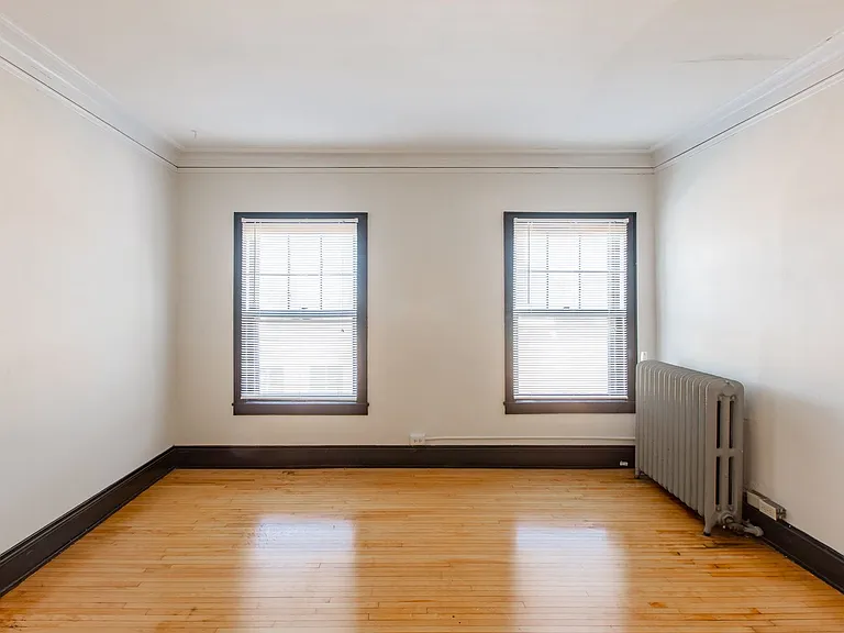 1325 W 27th St — Photo 11
