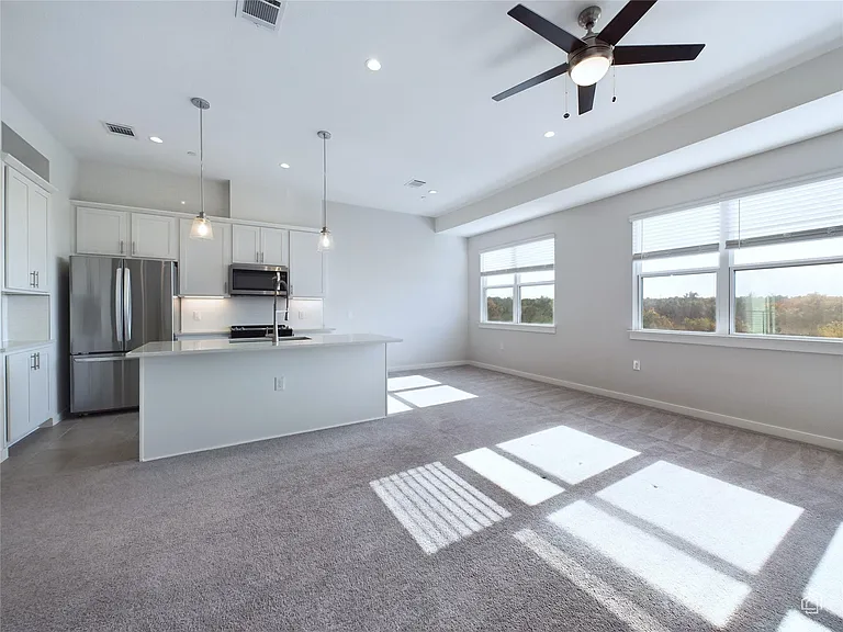 12001 Vista Parke Dr #904 — Photo 3