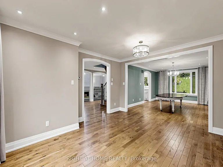 67 Bonnyview Dr — Photo 8