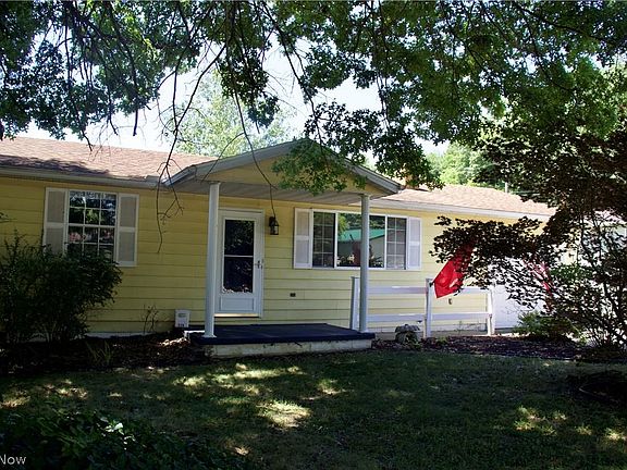 3rd image of 326 Oak St