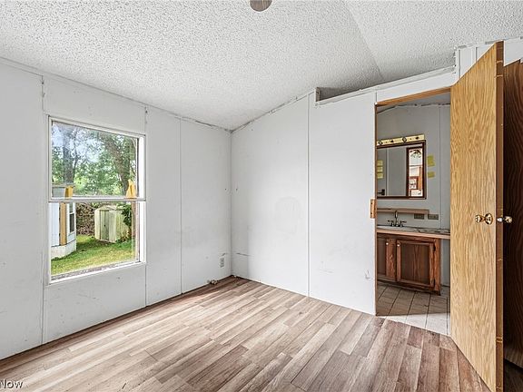 4th image of 10938 Leader Rd