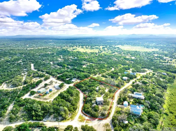 518 Park, Bandera, TX 78003