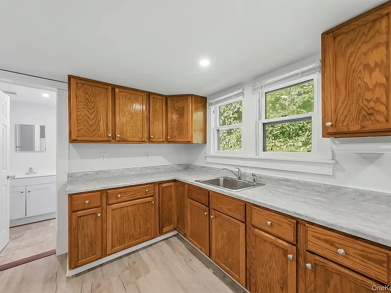 212 Center St — Photo 24